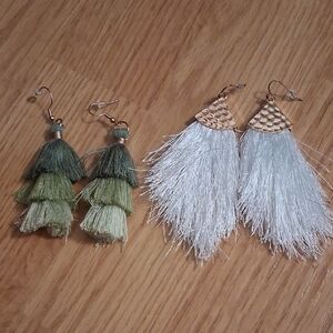 Bundle of 2 Feather Like Earings